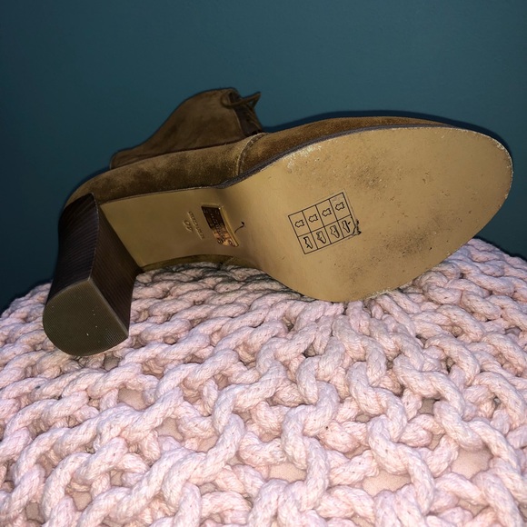 Worn once! Michael Kors beautiful suede boots! - Picture 5 of 7